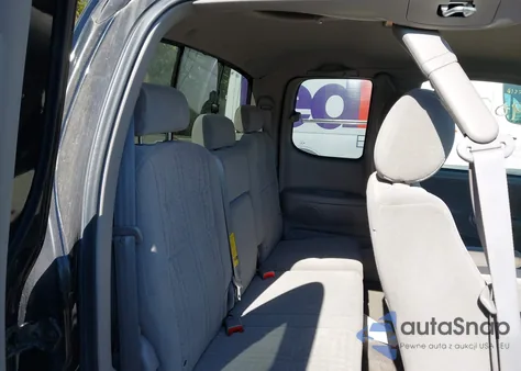 2005 Toyota Tundra Sr5 V8 z USA, uszkodzony, nr VIN 5TBBT44105S473288